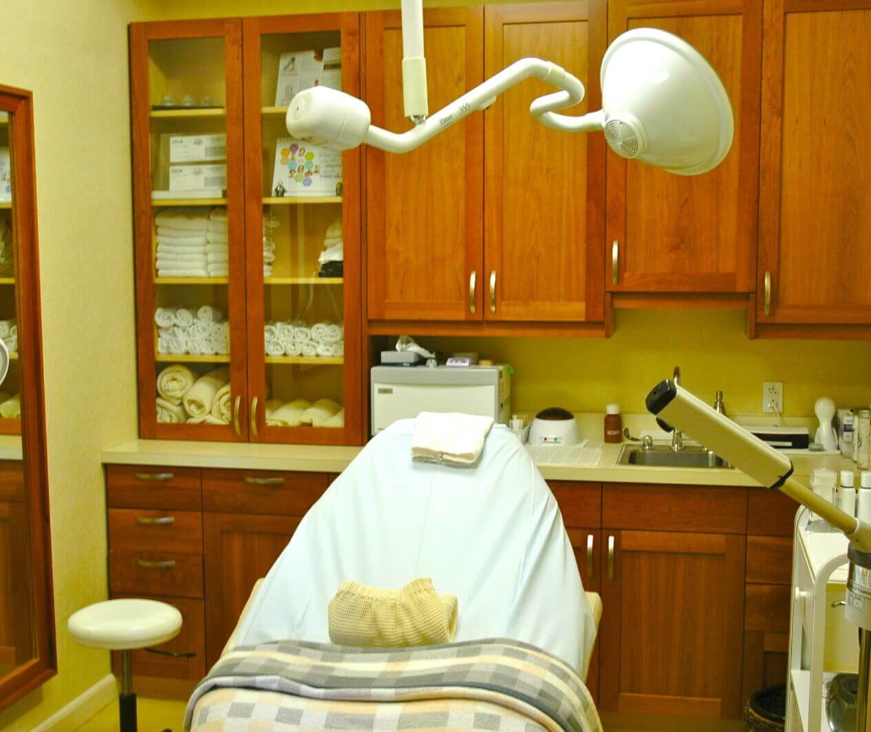 medical procedure room with medical chair