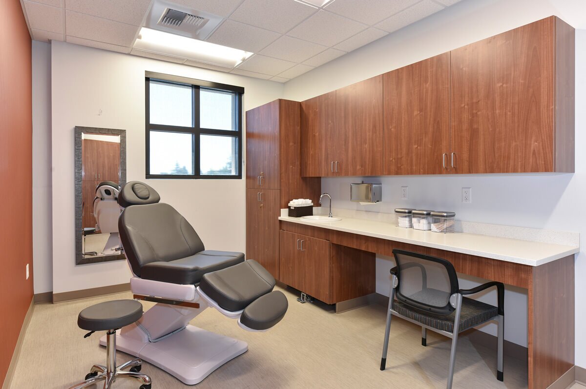 medical procedure room with medical chair
